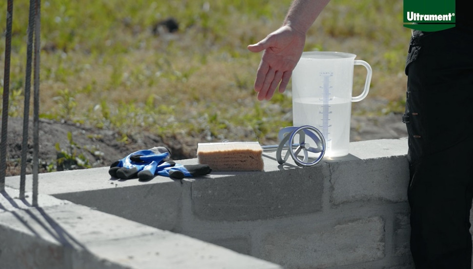 Pomocne narzędzia przy izolacji fundamentów. Fot. Ultrament 