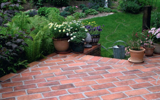 Dlaczego warto stosować obrzeża ogrodowe?