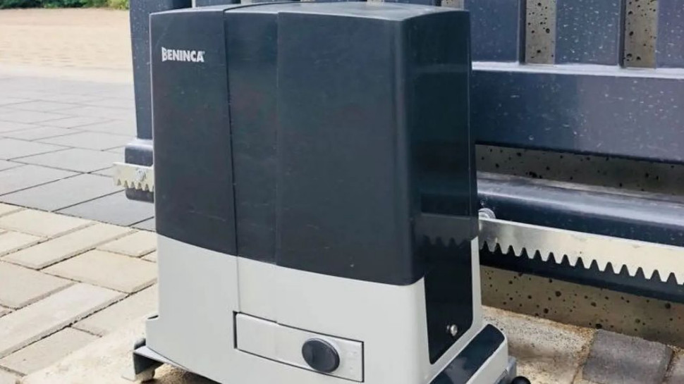 Automatyka do bramy przesuwnej BULL8OM