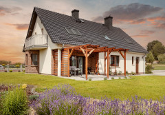 Ile lat wytrzyma dachówka ceramiczna? Odpowiedź Cię zaskoczy!