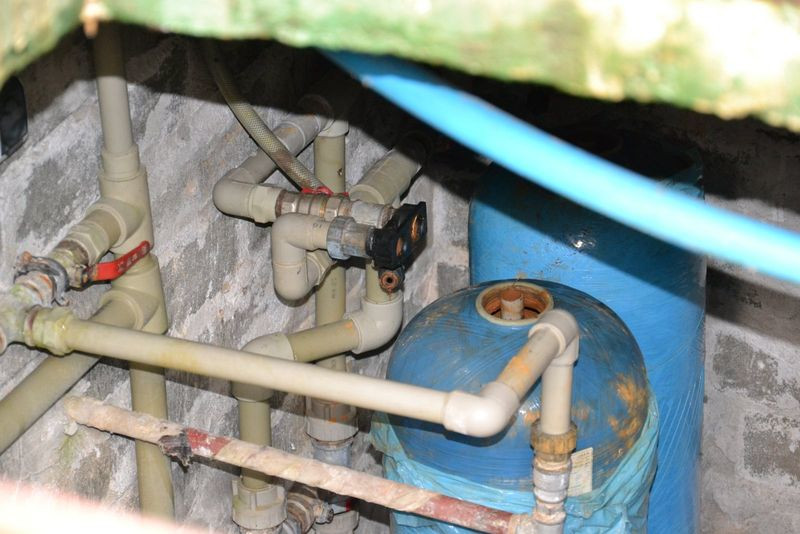 Na zimę zdejmuje się z kolumn filtrujących głowice sterujące