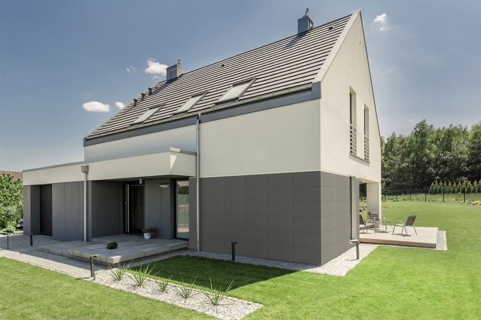 elewacja domu szaro-biała tynk