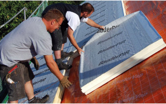 Bezpieczna praca na wysokości: 9 zasad, które powinien znać każdy dekarz