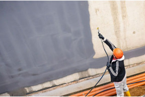 Uszczelnianie piwnicy bez kompromisów. Jaką maszynę wybrać?