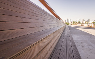 Bambusowe deski tarasowe Dasso Ceramix CTECH w apetycznych kolorach Cognac oraz Honey