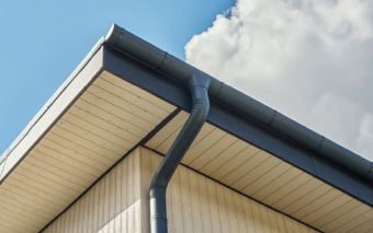 Jaki powinien być spadek rynny na 10 metrów?