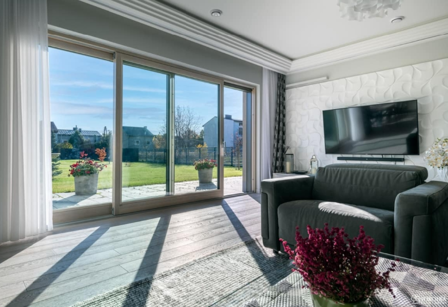 Dom w Koziegłowach - okna drewniane Puro, drzwi tarasowe Thermo HS Alu