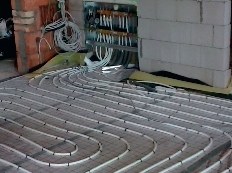 Instalacja wodnego ogrzewania podłogowego