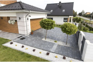 Nie kolor, lecz parametry: jak wybrać kostkę brukową na lata?