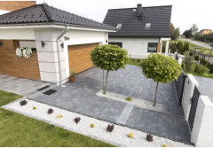 Nie kolor, lecz parametry: jak wybrać kostkę brukową na lata?