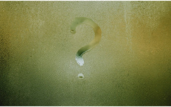 Parujące okna dachowe - skąd wilgoć i jak ją zatrzymać?