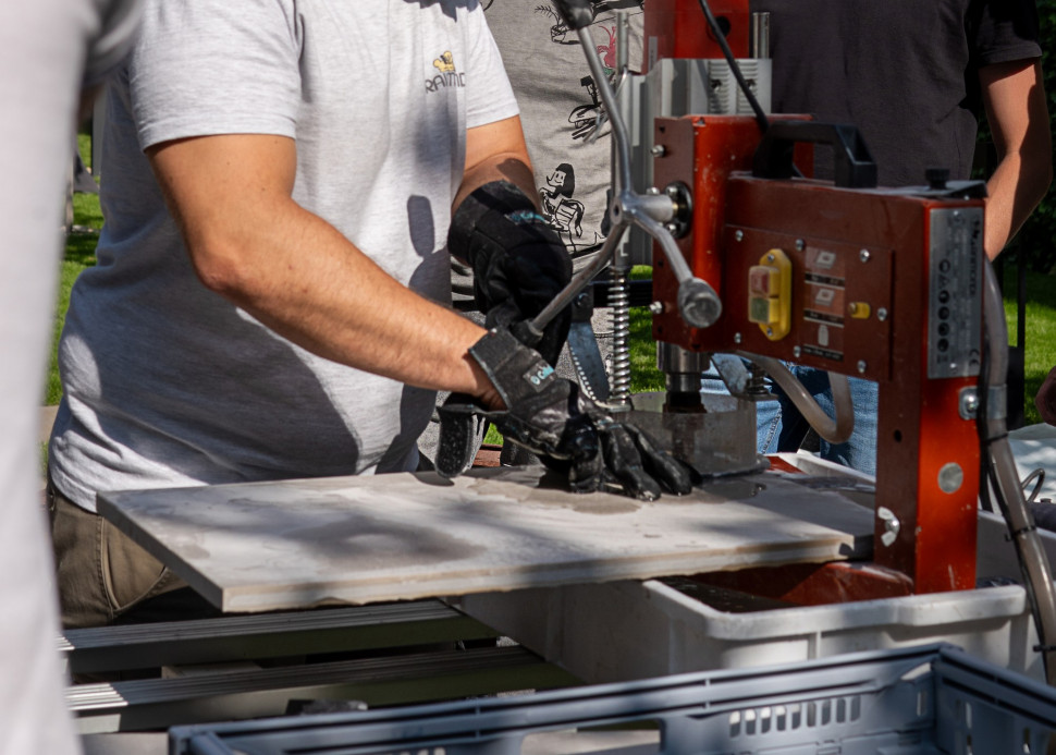 Otworowanie zewnętrznych płyt gresowych – szkolenie w siedzibie firmy Stargres