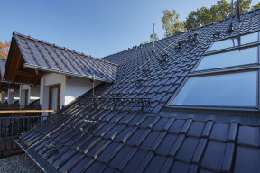 Dachówka matowa czy z połyskiem? Jak wybrać dachówkę ceramiczną?