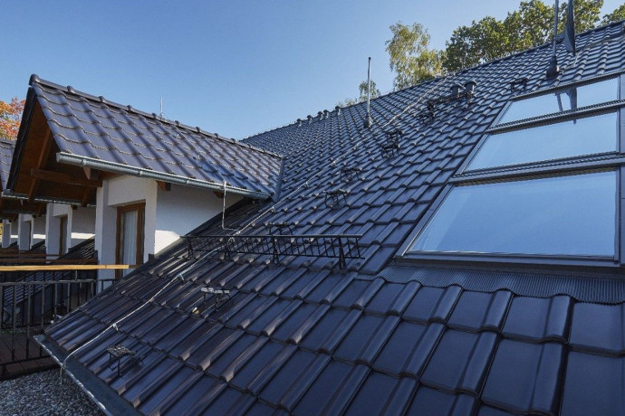 Dachówka matowa czy z połyskiem? Jak wybrać dachówkę ceramiczną?