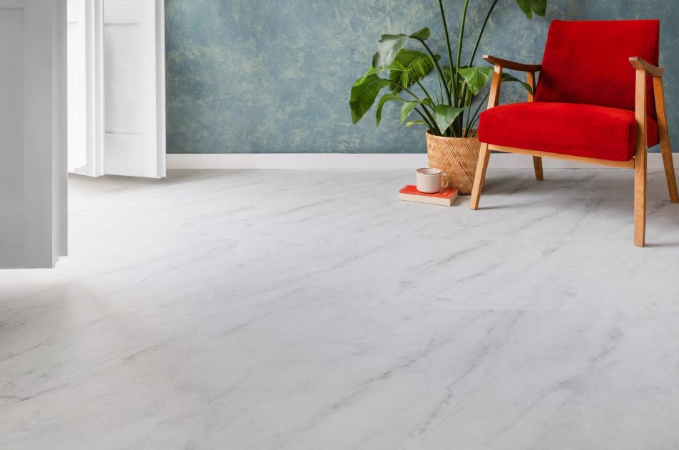 Panele winylowe Amaron Forma Lello Bone to esencja elegancji i wyrafinowania, inspirowana delikatnym marmurem.