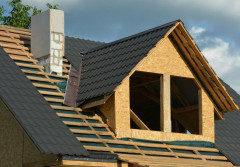 Obróbka blacharska komina: mały detal, który decyduje o szczelności dachu