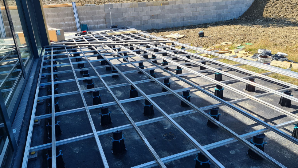 Systemy tarasów wentylowanych oparte na wspornikach Renopad Pro