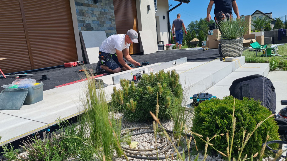 Budowa tarasu z zastosowaniem wsporników Renopad Pro