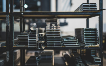 Stal nierdzewna czy ocynk - która lepiej przewodzi ciepło? Różnica jest większa, niż myślisz