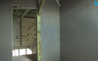 Jak wykonać tynk cementowo-wapienny w pomieszczeniu? Zrób to sam