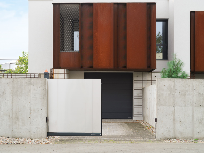 Konstrukcja bramy przesuwnej WIŚNIOWSKI pod indywidualne wypełnienie.