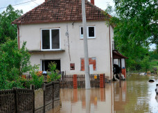 Twój dom po powodzi tak wygląda, pod żadnym pozorem nie wchodź do środka! Są wytyczne GUNB