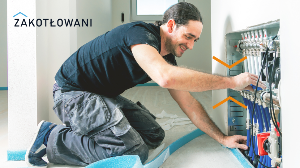 Mężczyzna montujący instalację grzewczą