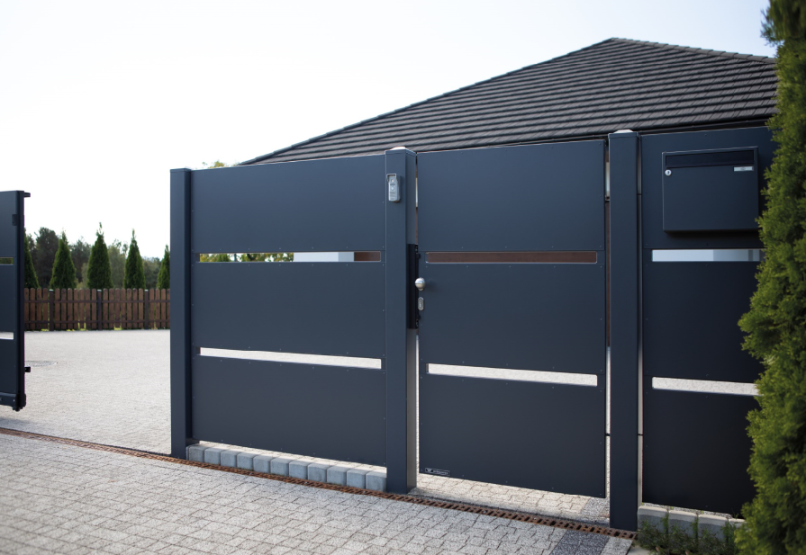 Jedną z największych zalet ogrodzeń aluminiowych jest ich odporność na korozję i działanie czynników atmosferycznych.