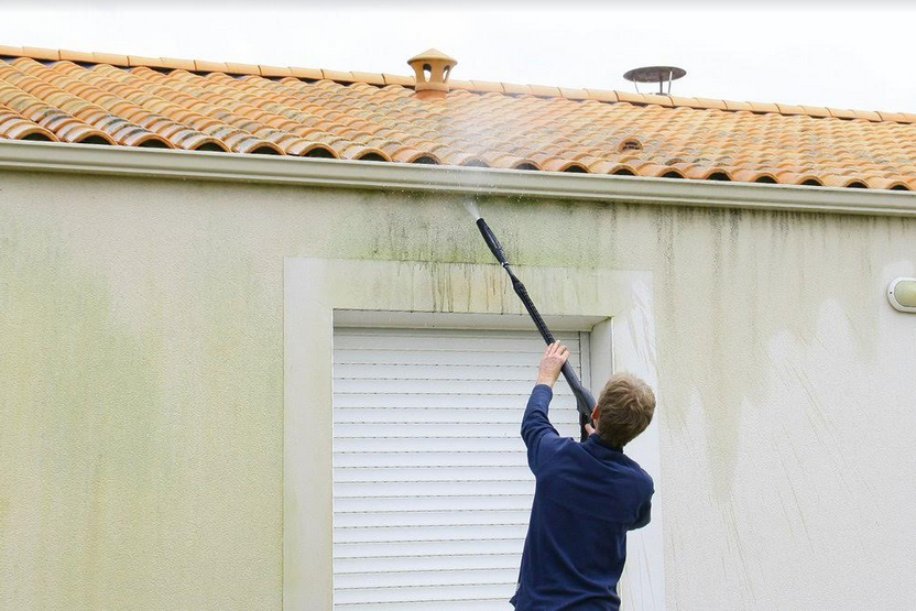 Elewację po spłukaniu wodą trzeba pozostawić do wyschnięcia