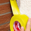 Która taśma naprawdę trzyma na betonie? Poznaj żółtą taśmę tkaninową do muru
