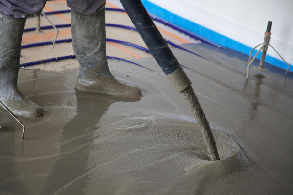 Rodzaj podkładu podłogowego należy dobrać indywidualnie do konkretnego rodzaju pokrycia, aby zapewnić optymalną trwałość i estetykę podłogi.