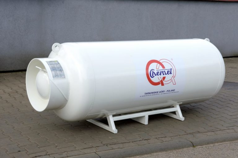 Uniwersalny zbiornik do gazu płynnego propan-butan (LPG).