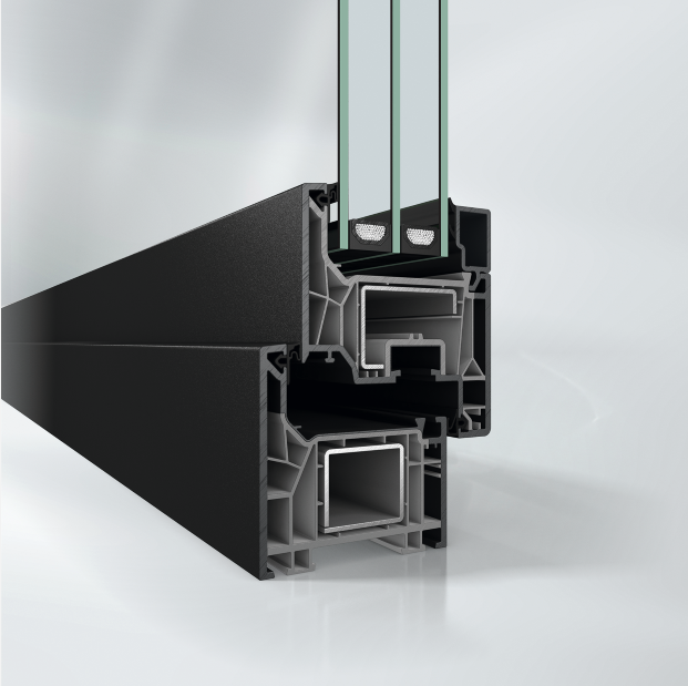 Profil Schüco FocusIng z tworzywa z recyklingu w modnej, metalicznej okleinie. Fot. Schüco