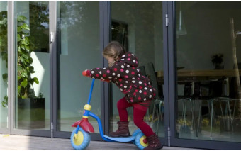 Szkło w domu z dzieckiem? Tak - pod warunkiem, że jest bezpieczne