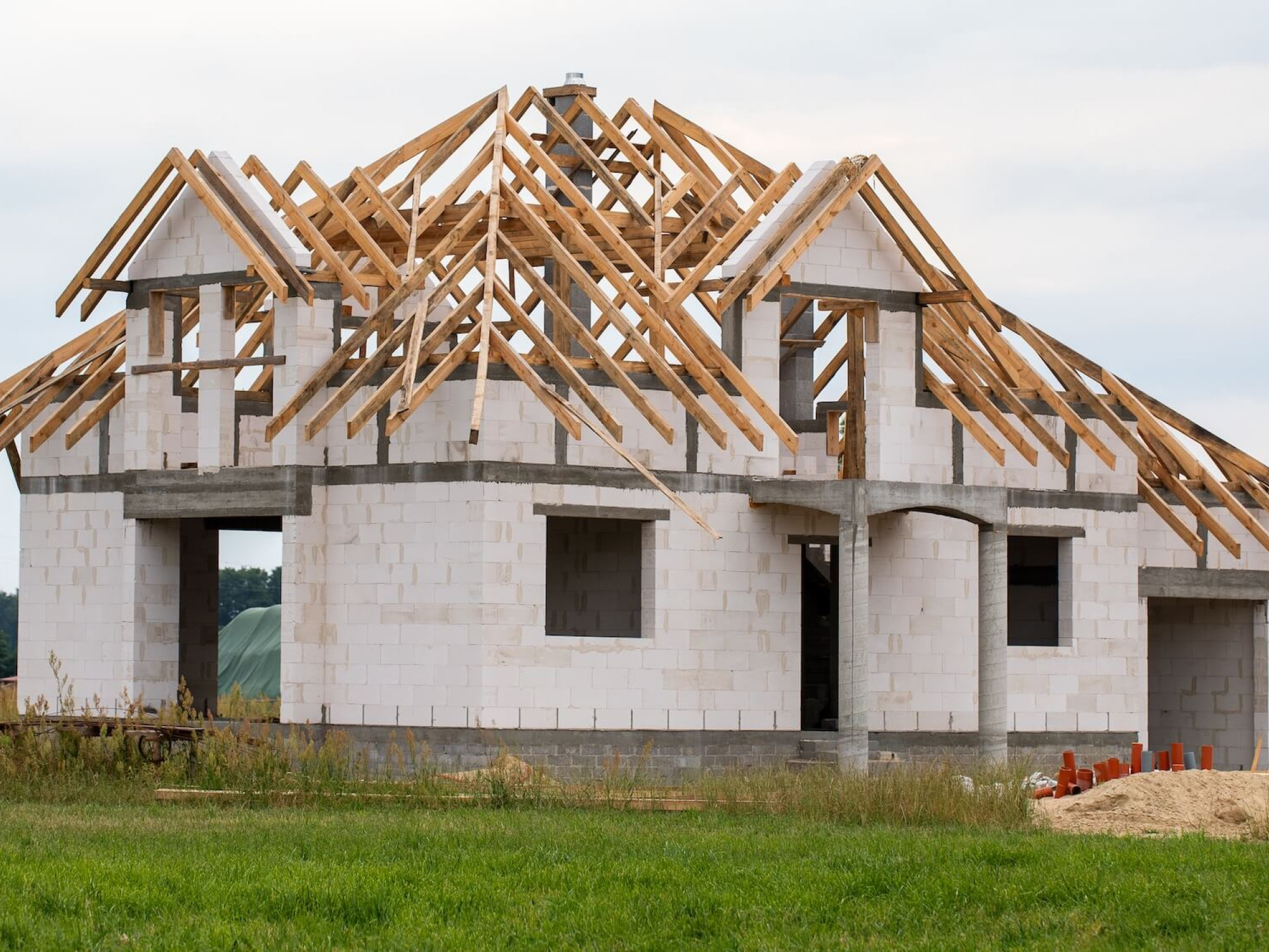 Jaki jest koszt budowy domu 2025? Ceny - materiały i robocizna!