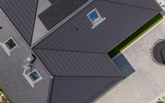 SIMPLA - dachówka ceramiczna, która definiuje nowoczesny styl architektury