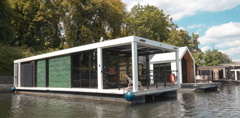 Nowoczesne domy na wodzie