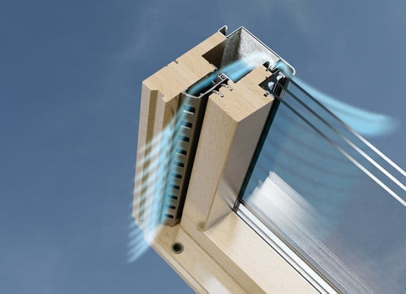 Okno dachowe z nawiewnikiem.