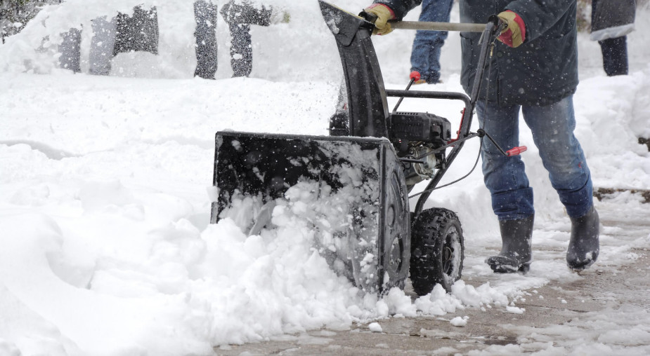 Śnieg w całej Polsce - kto dziś musi odśnieżać chodnik przy posesji