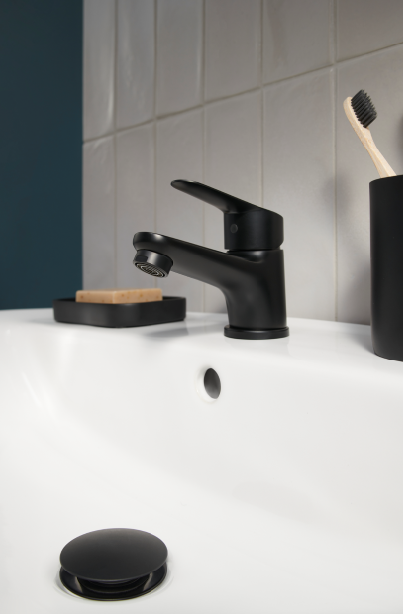 Seria SPARC marki KFA Armatura w kolorze czarnym.