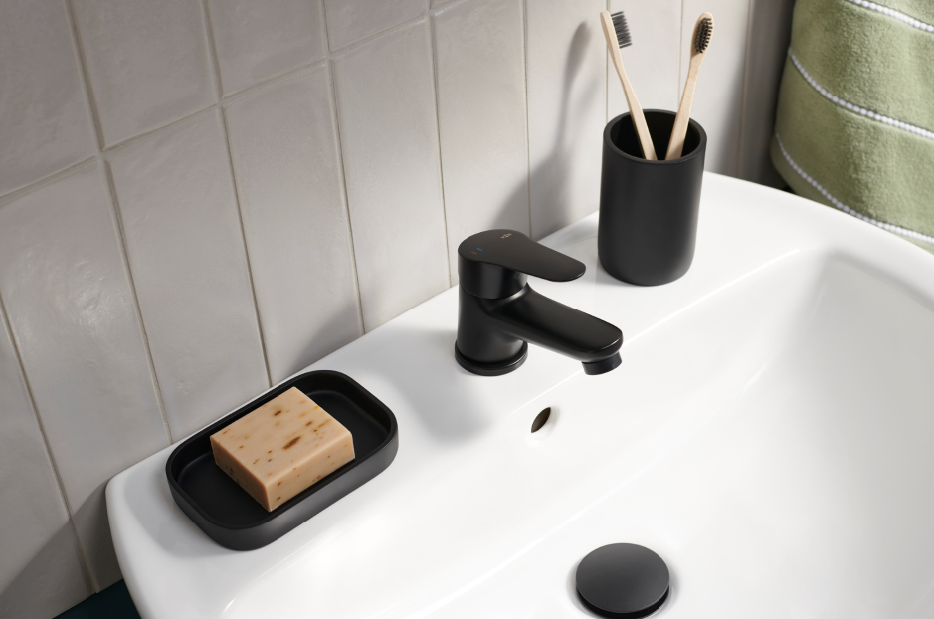 Baterie łazienkowe muszą być nie tylko trwałe i funkcjonalne, ale też trafiać w nasz gust i pasować do stylu wnętrza.