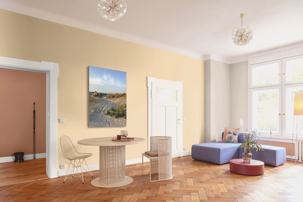 Pomieszczenie pomalowane jasnymi farbami Caparol