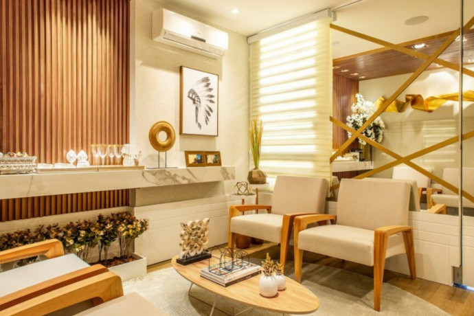 Klimatyzator w salonie? Jak go ukryć, by nie szpecił wnętrza?