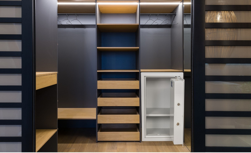Sejf ML 67, klasa S2 w garderobie, przykładowa wizualizacja (fot. Konsmetal)