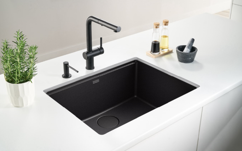 Zlewozmywak Maris kolor czarny mat z czarnymi detalami.