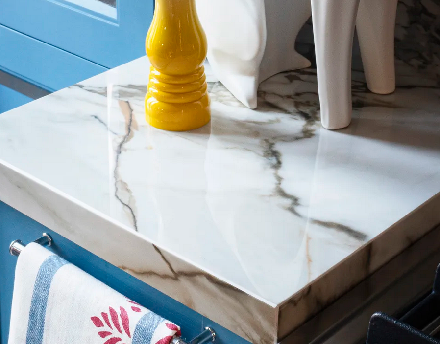 Materiał o niskiej porowatości