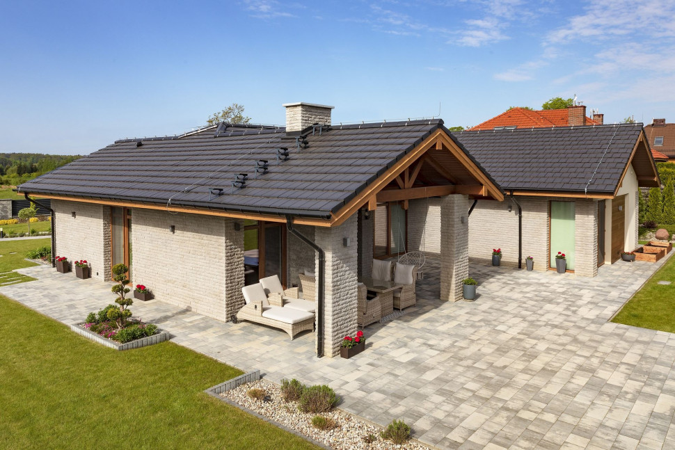 Dachówka ceramiczna Braas Turmalin, kolor antracytowy