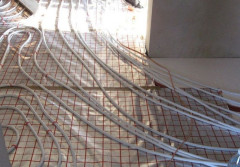 Ogrzewanie podłogowe w mieszkaniu - co warto wiedzieć?