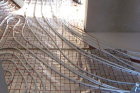 Ogrzewanie podłogowe w mieszkaniu - co warto wiedzieć?