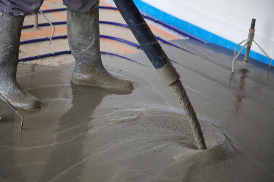 Szybkowiążące i szybkoschnące systemy podłogowe